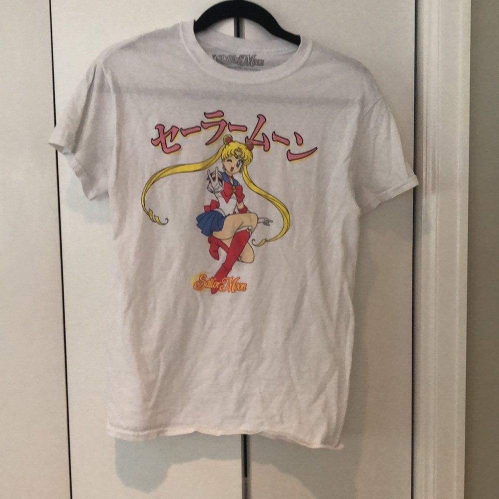 4 anime t-shirts and Accessories - Picture 7 of 16
